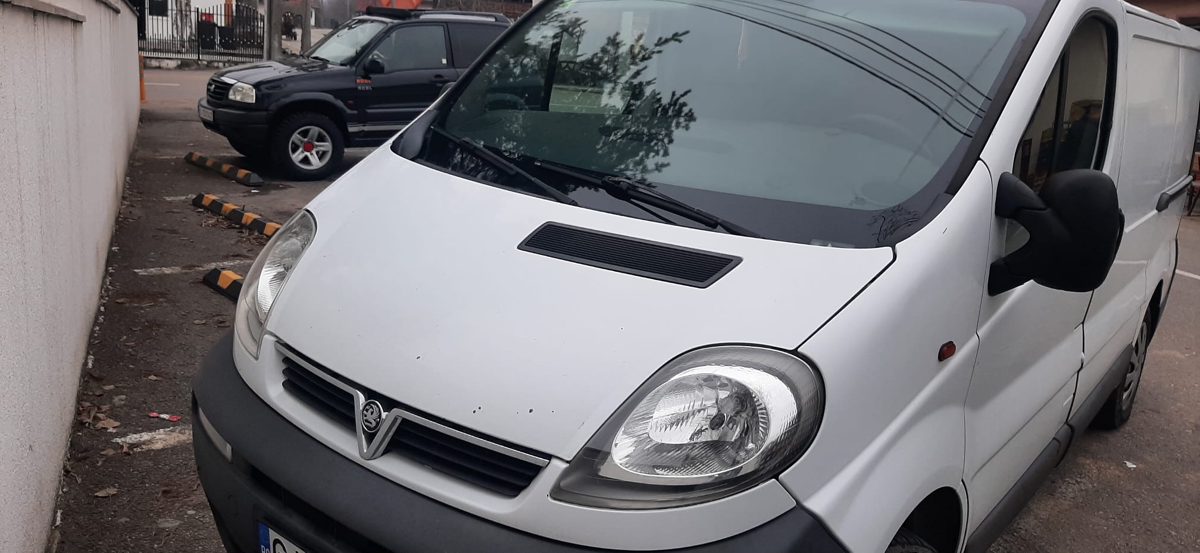 AUTOUTILITARA marca VAUXHALL culoare ALB 1