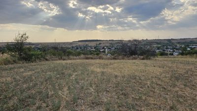 Cota de 3/8 din Teren intravilan,  in suprafata de 881 mp, situat in loc. Brebeni, jud Olt