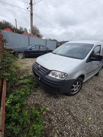 BB FURGON marca VOLKSWAGEN model CADDY culoare GRI