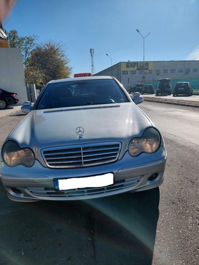 Autoturism marca Mercedes-Benz culoare Gri