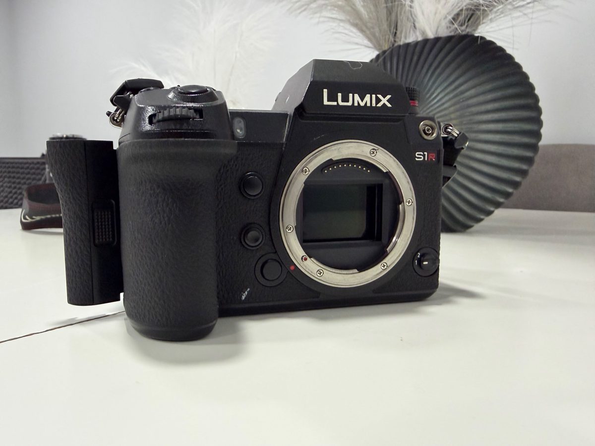 APARAT FOTO PANASONIC S1R 1