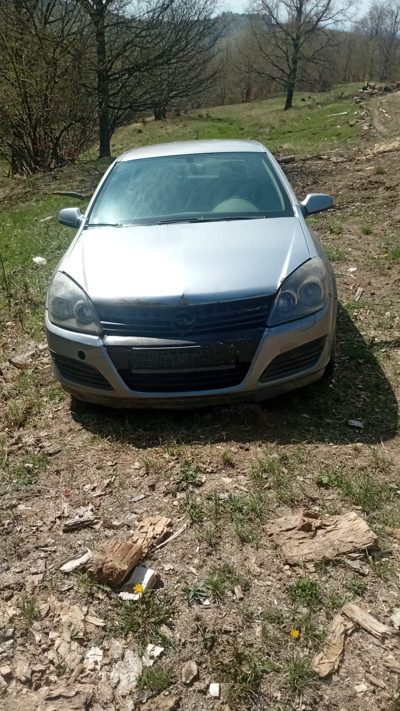 Autoturism marca Opel model Astra culoare Gri
