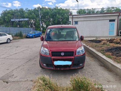Autoturism marca FIAT model DOBLO culoare ROSU