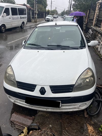 Autoturism marca Renault model Clio