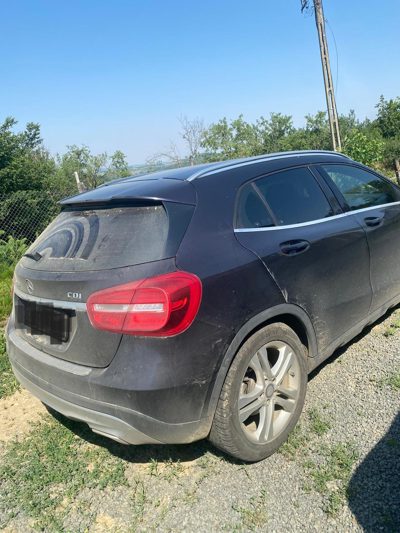 Autoturism marca Mercedes-Benz model GLA culoare Violet