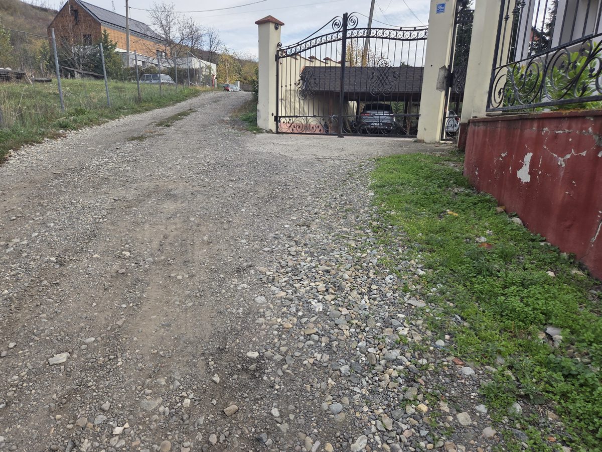 Cota de 1/2 din teren intravilan in suprafata de 1.000 mp, situat in Oradea, jud. Bihor 1