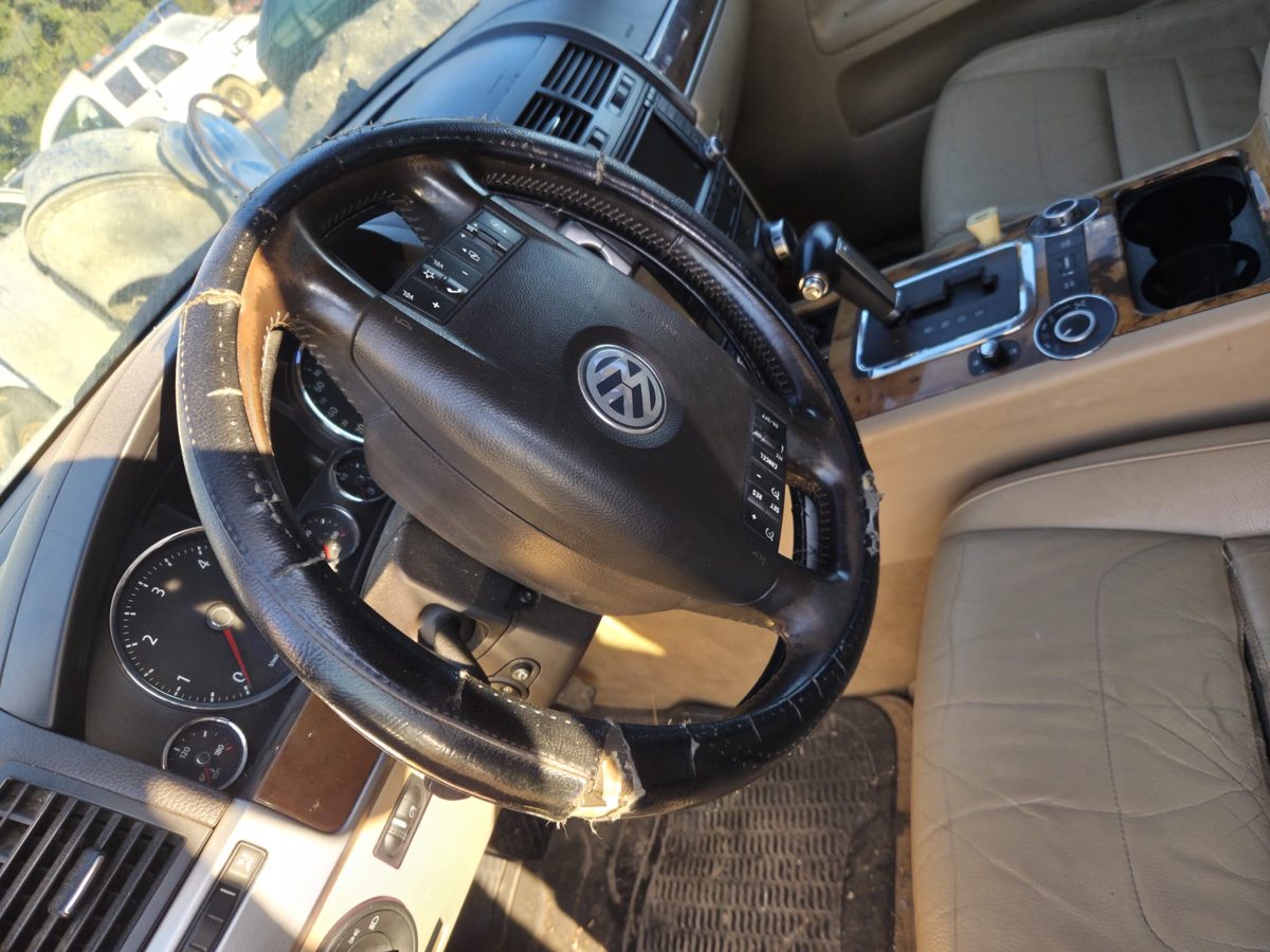 Autoturism marca Volkswagen model TOUAREG 7L 1