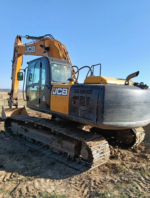 Excavator cu senile JCB JS220LC fabricat in 2015 1