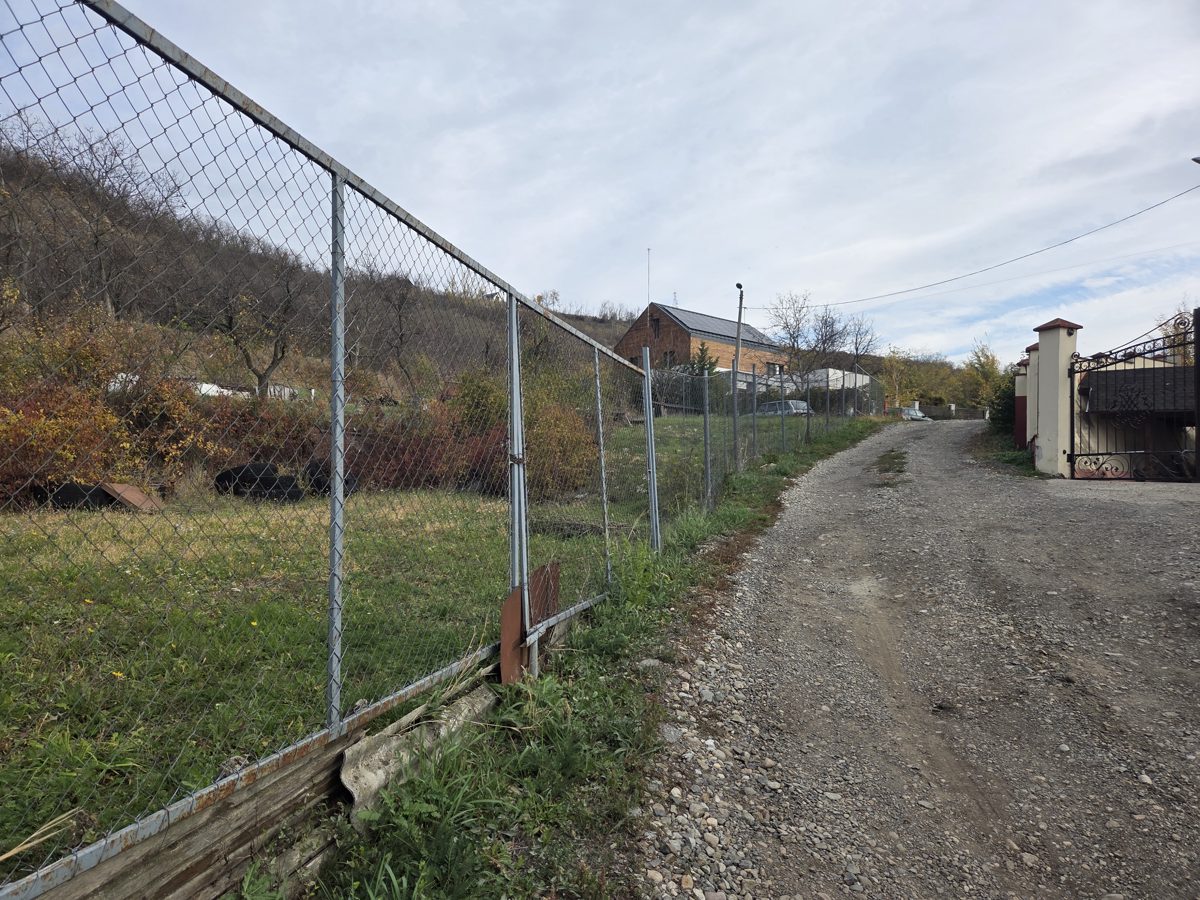 Cota de 1/2 din teren intravilan in suprafata de 1.000 mp, situat în Oradea, jud. Bihor 1
