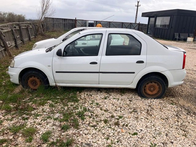 Autoturism marca Dacia model Logan culoare Alb 1