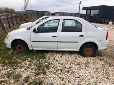 Autoturism marca Dacia model Logan culoare Alb