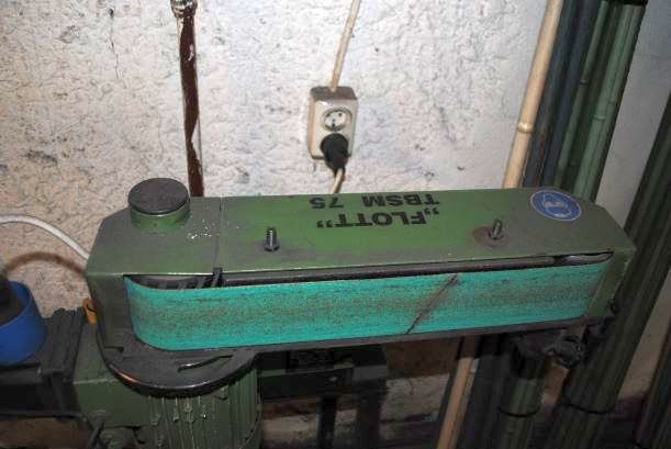 Masină de slefuit pe bandă FLOTT TBSM 75. În stare de funcţionare. 1