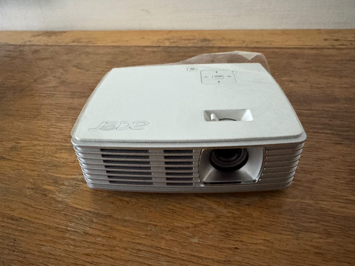 Proiector led marca Acer, model CWX1147/ K132 1