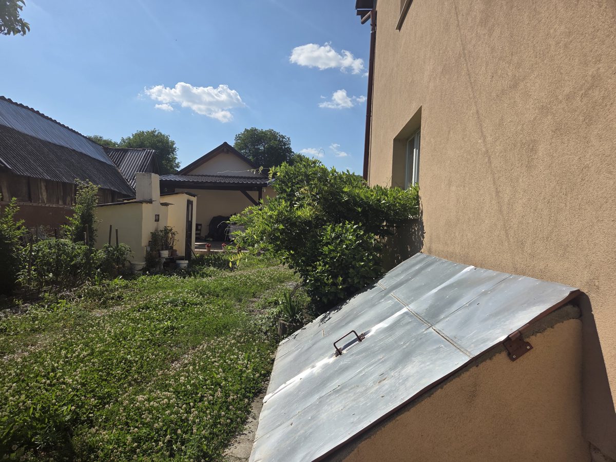 Cota de 1/3 din Anexa gospodareasca+cota de 3/16 din teren, situat in loc. Jelna, jud. Bistrita Nasaud 1