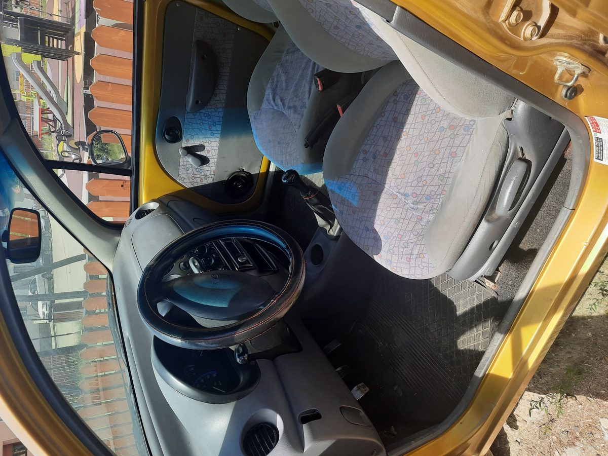 Autoturism marca DAEWOO model MATIZ culoare Galben 1