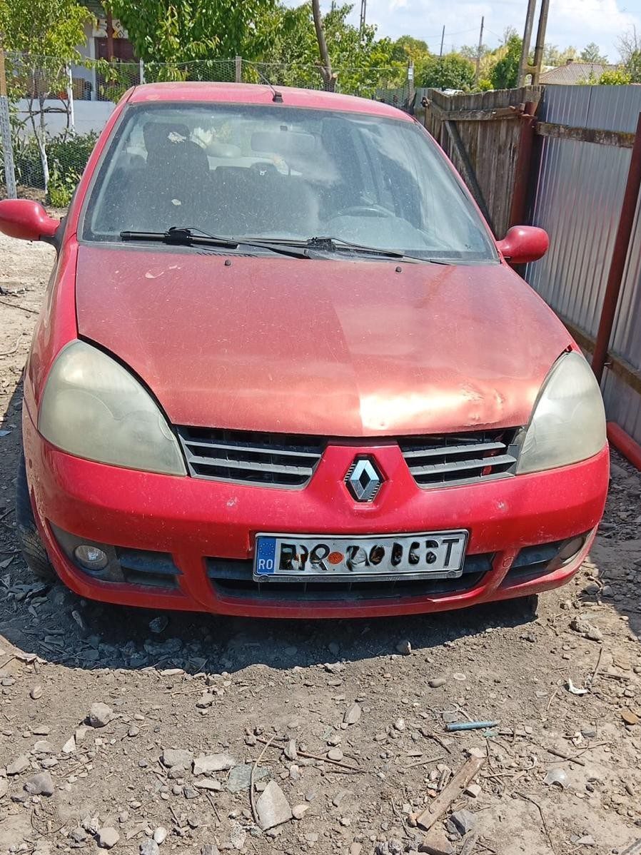 Autoturism marca Renault model Symbol culoare rosu 1