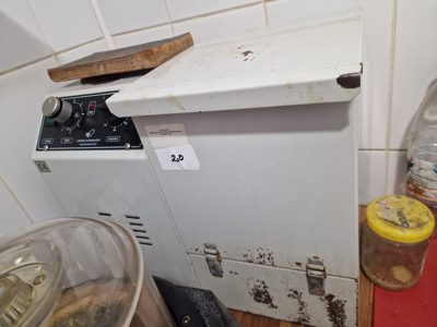 APARAT DE USCARE PRIN CETRIFUGARE CU AER CALD