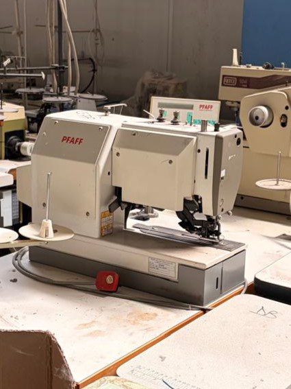 MASINA ELECTRICA BUTONIERA DREAPTA MOD PFAFF 1