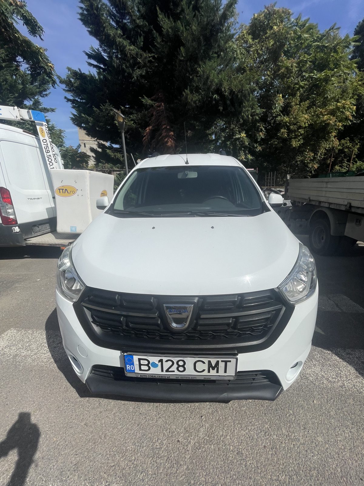 Autoturism marca Dacia model Dokker culoare Alb 1