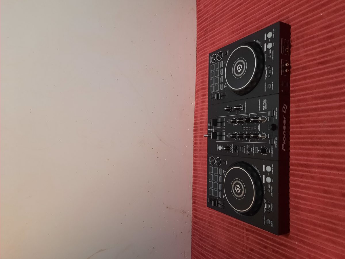 Ansamblu audio format din mai multe componente, pentru discoteca 1
