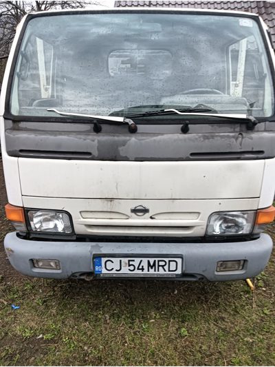 AUTOITILITARA CU PRELATA marca NISSAN model TL035 culoare Alb