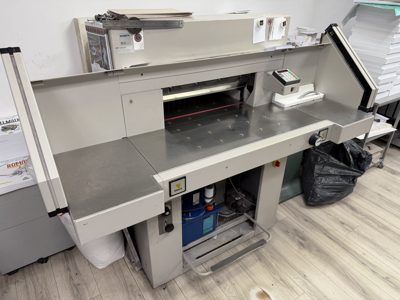 Ghilotina electrica pentru hartie cu actionare hidraulica a cutitului si a presei EBA 551LT