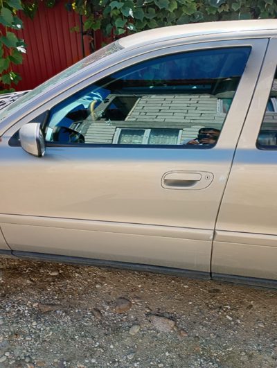 Autoturism marca Volvo model S60 culoare Galben