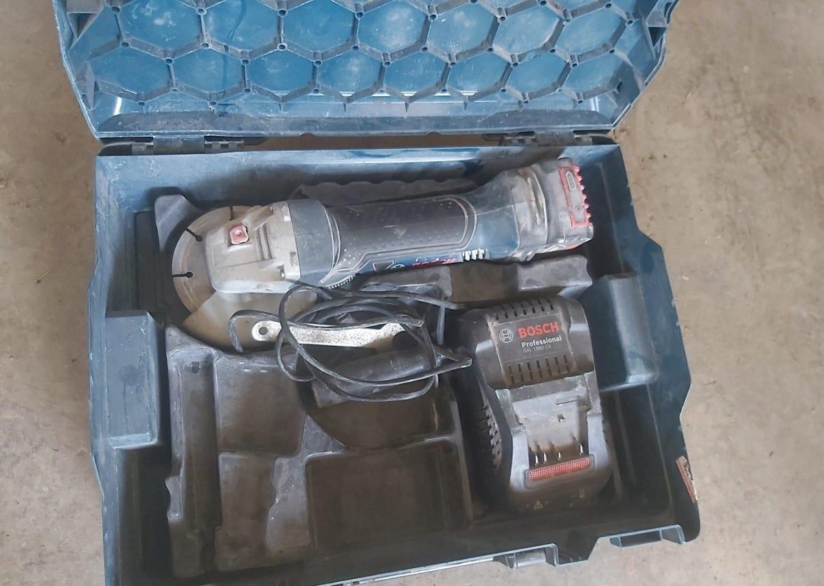 Polizor unghiular Bosch cu acumulator 1