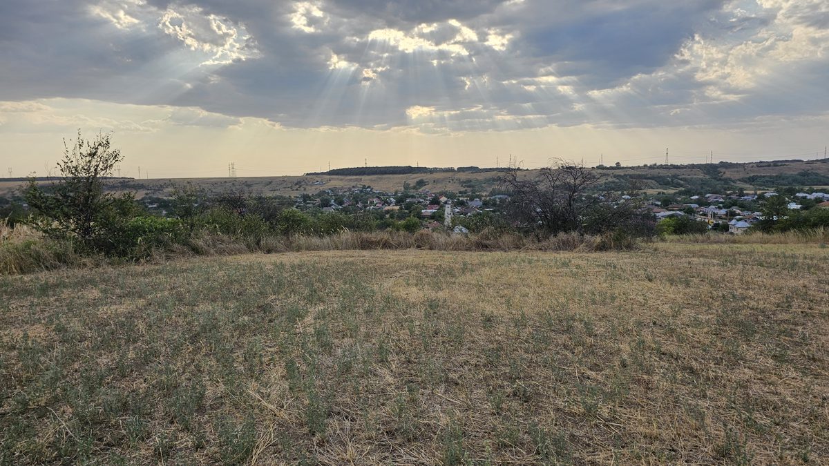 Cota de 3/8 din Teren intravilan,  in suprafata de 881 mp, situat in loc. Brebeni, jud Olt 1