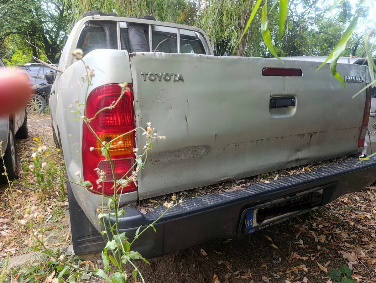 Autoturism marca Toyota model Hilux 1