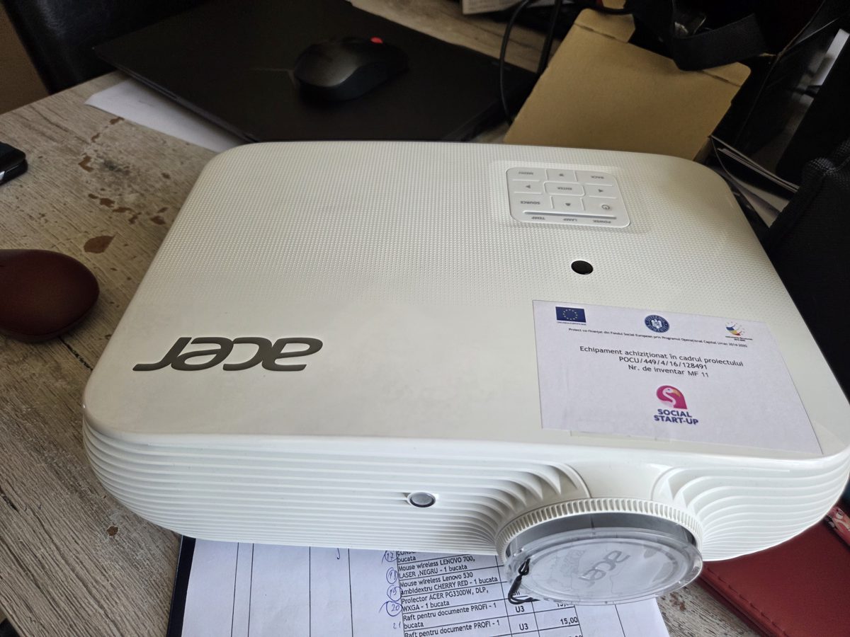 Proiector ACER PG330DW 1