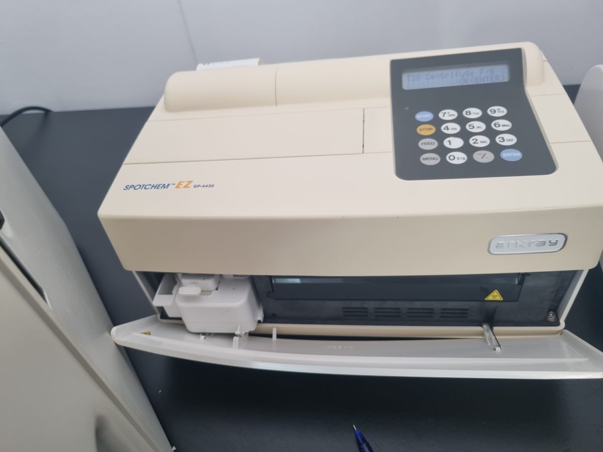 ANALIZOR BIOCHIMIE USCAT SPOTCHEM EZ SP-4430 1
