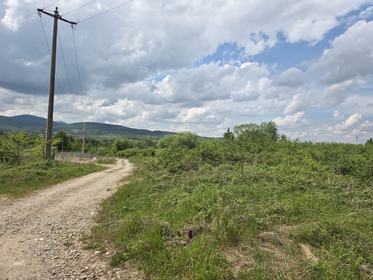 Teren extravilan, in suprafata de 283 mp, situat in loc Ghighiseni, jud Bihor 1
