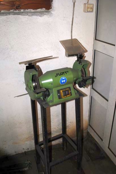 Polizor FLOTT TS175 SW. În stare de funcţionare. 1