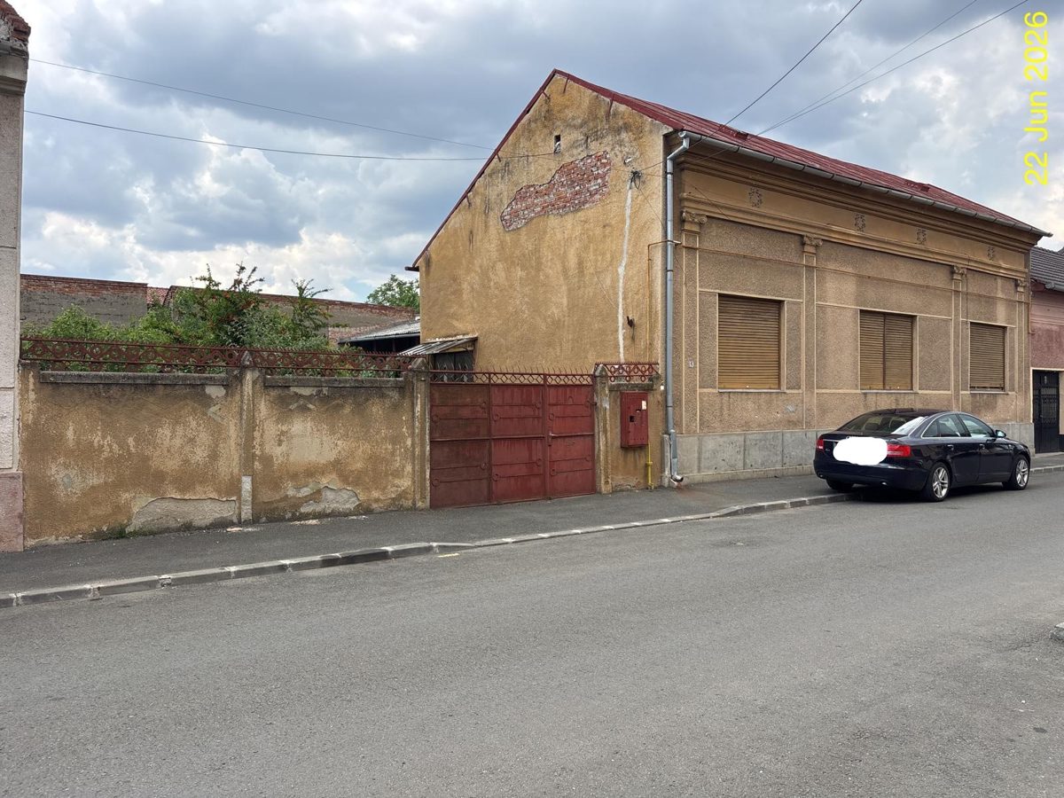 Casa/Vila -  cota de 2/6 din casa de locuit si teren aferent 1