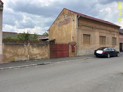 Casa/Vila -  cota de 2/6 din casa de locuit si teren aferent