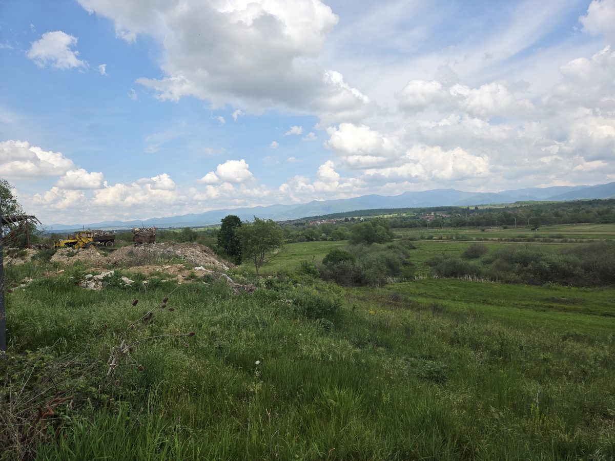 Teren extravilan,  in suprafata de 281 mp, situat in loc Ghighiseni, jud Bihor 1