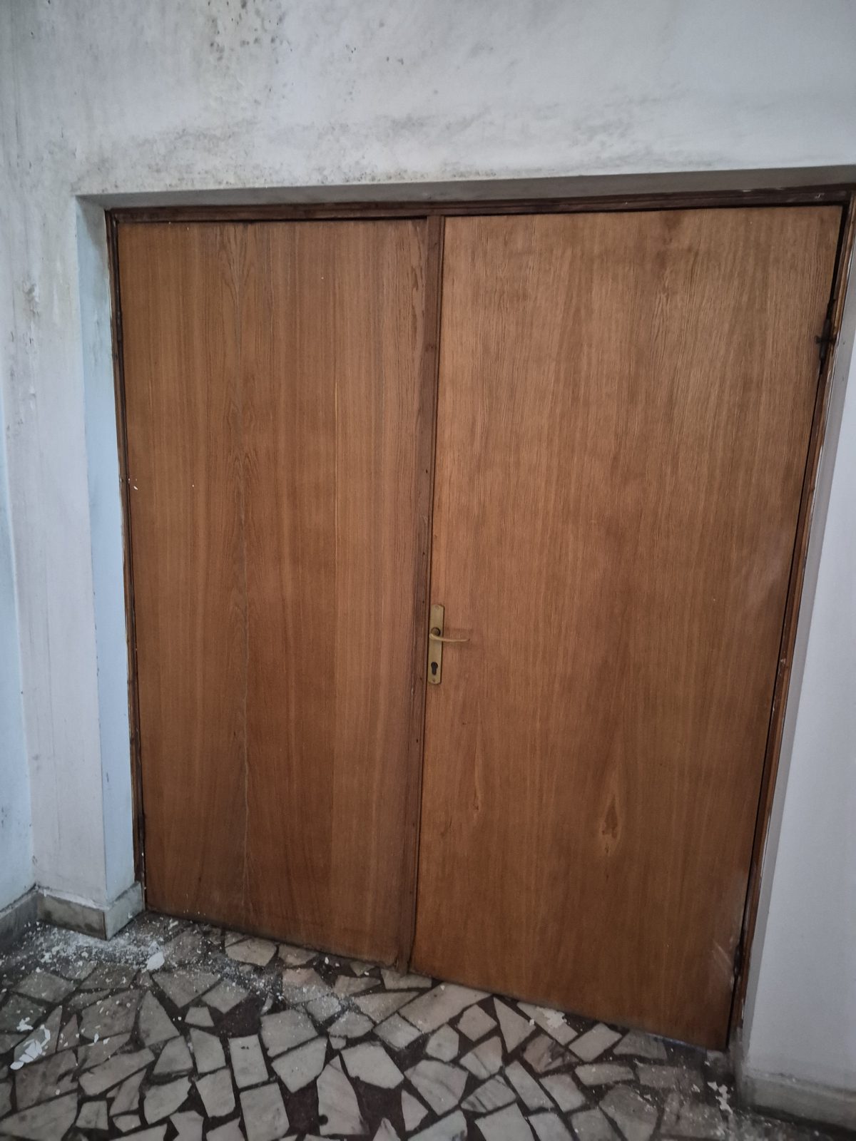 SPATIU COMERCIAL CU FUNCTIUNE BIROURI I3 SI TEREN AFERENT IN SUPRAFATA DE 33,85 MP 1