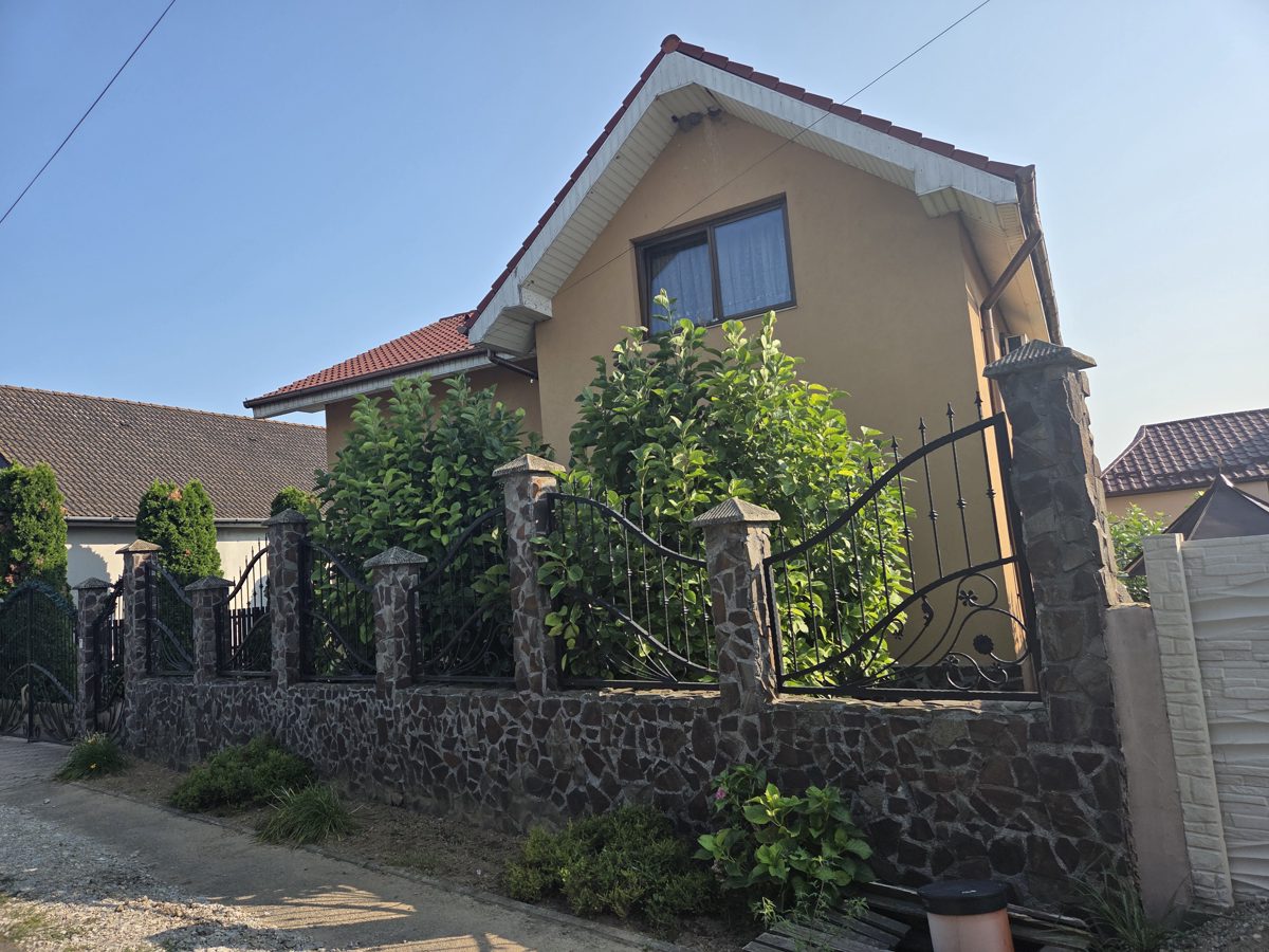 Teren intravilan, in suprafata de 1670 mp, situat in loc. Lugasu de Jos, nr. 324A, jud Bihor 1