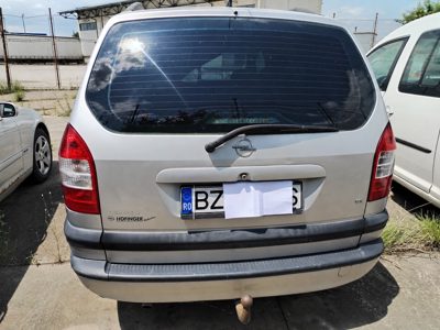 Autoturism marca Opel model Zafira facelift culoare Gri
