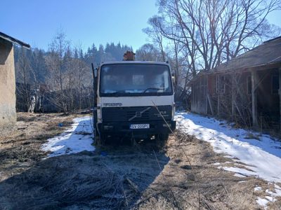 Autoutilitara marca Volvo model FL618