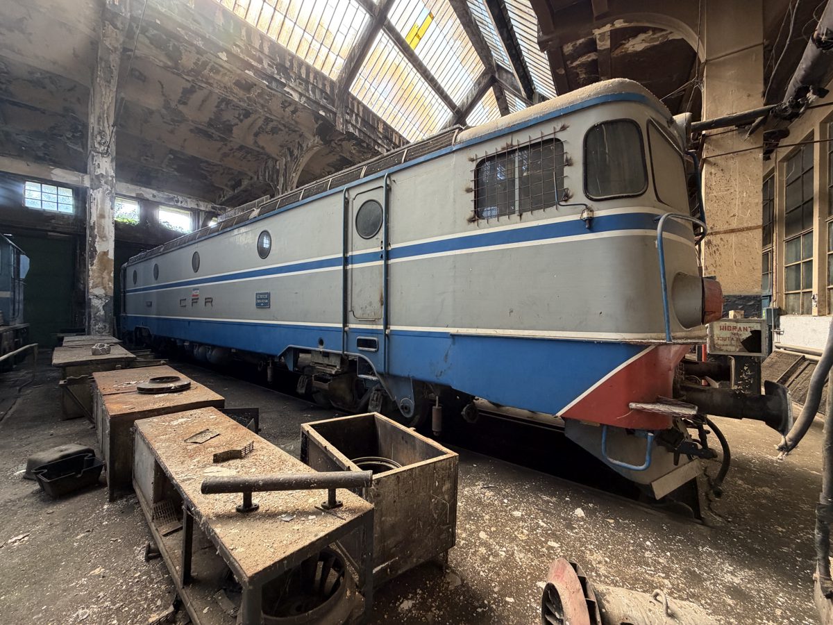 Locomotiva 24238 - LOCOMOTIVA LE 5100 KW COD 400859-5 (01.08.1989) 1
