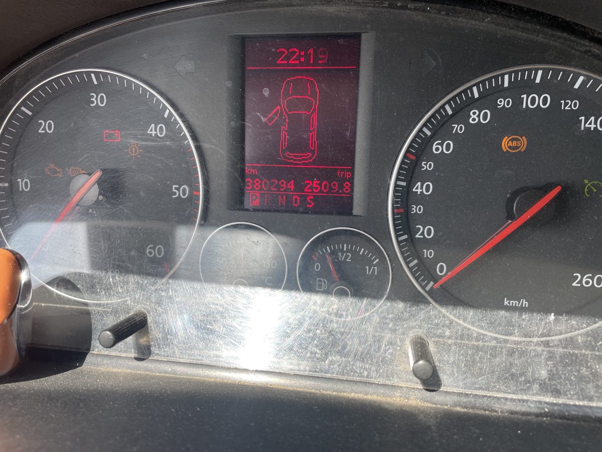 Autoturism Volkswagen Touran 1