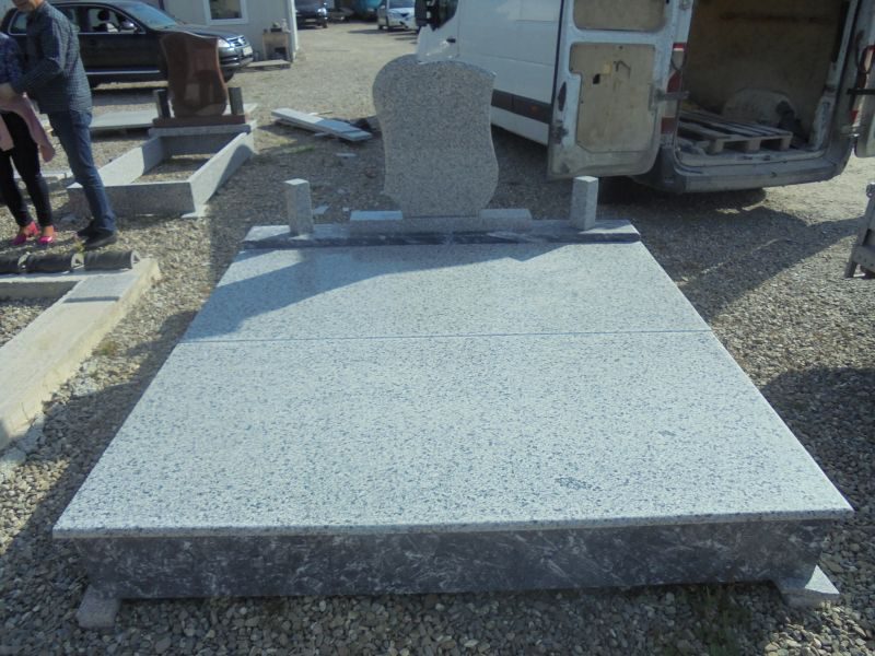 Monument funerar 1