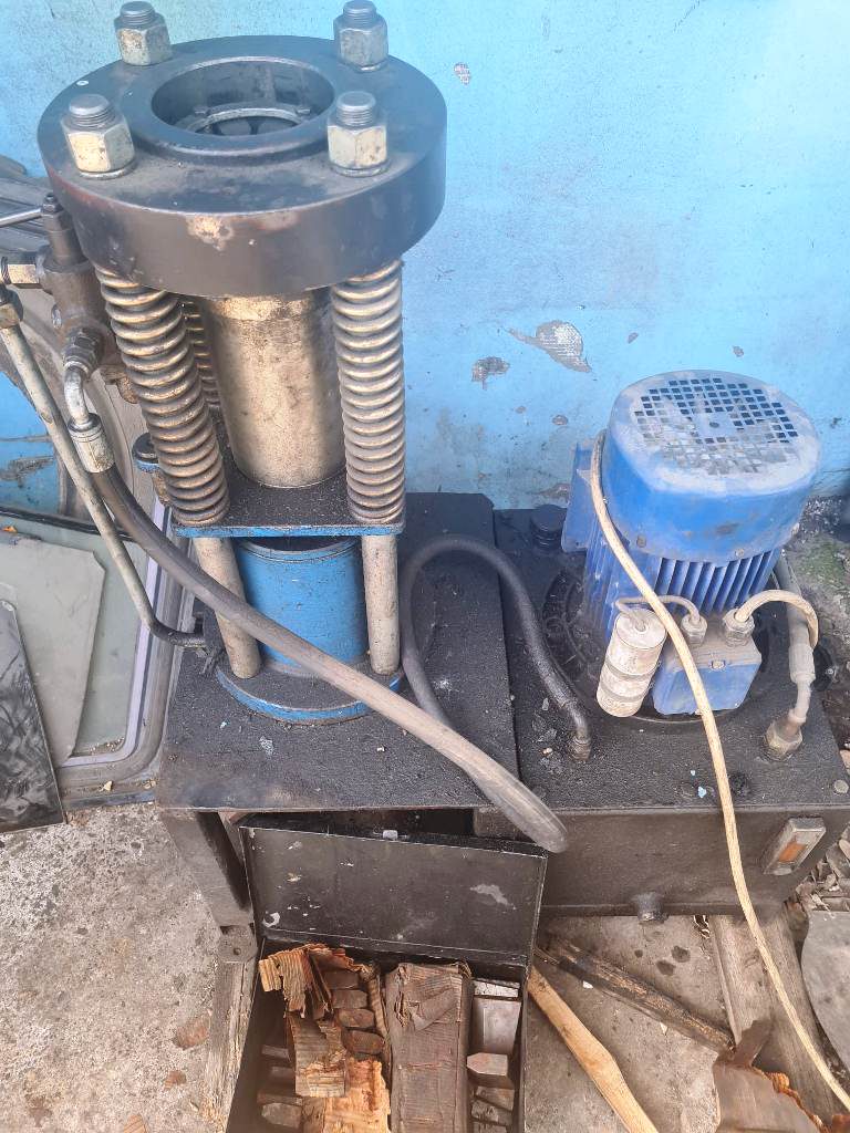 masina de sertizat furtune hidrauluice de inalta presiune 1