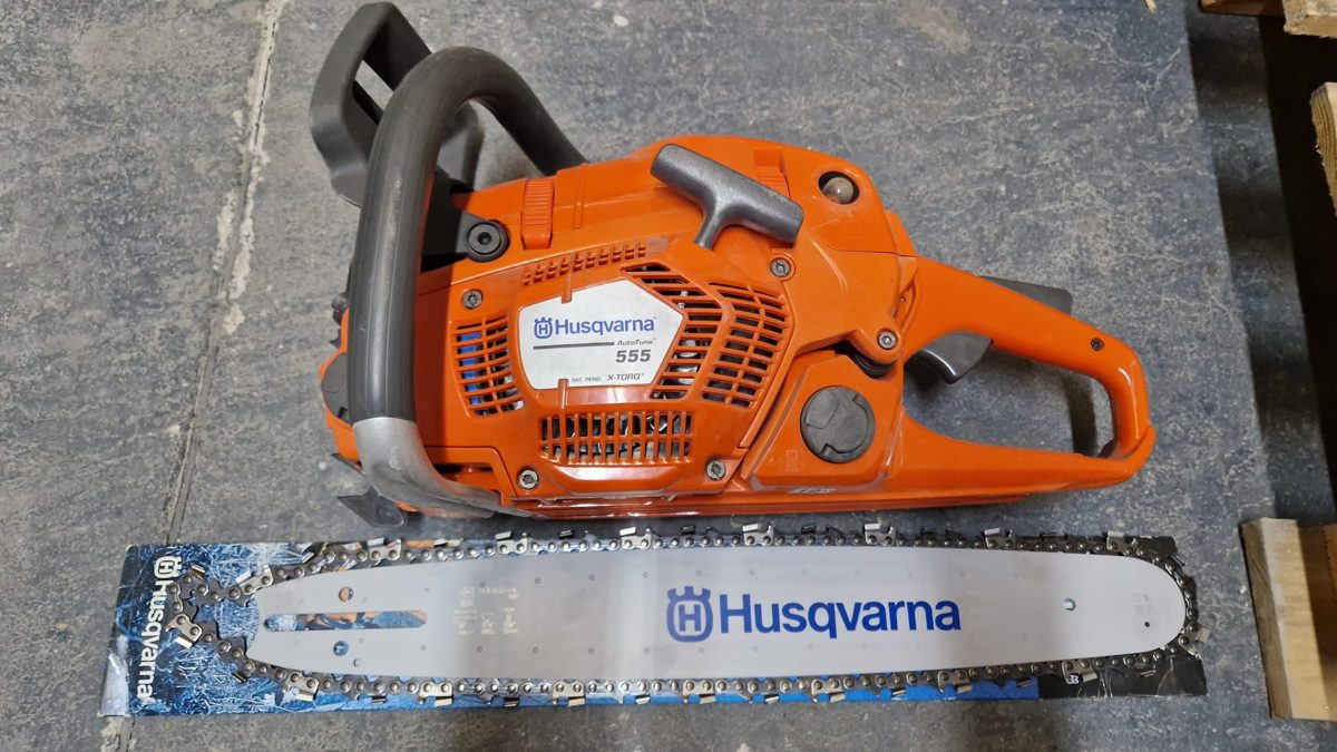 Motofierastrau marca Husqvarna, model 555, cu lama si lant 1