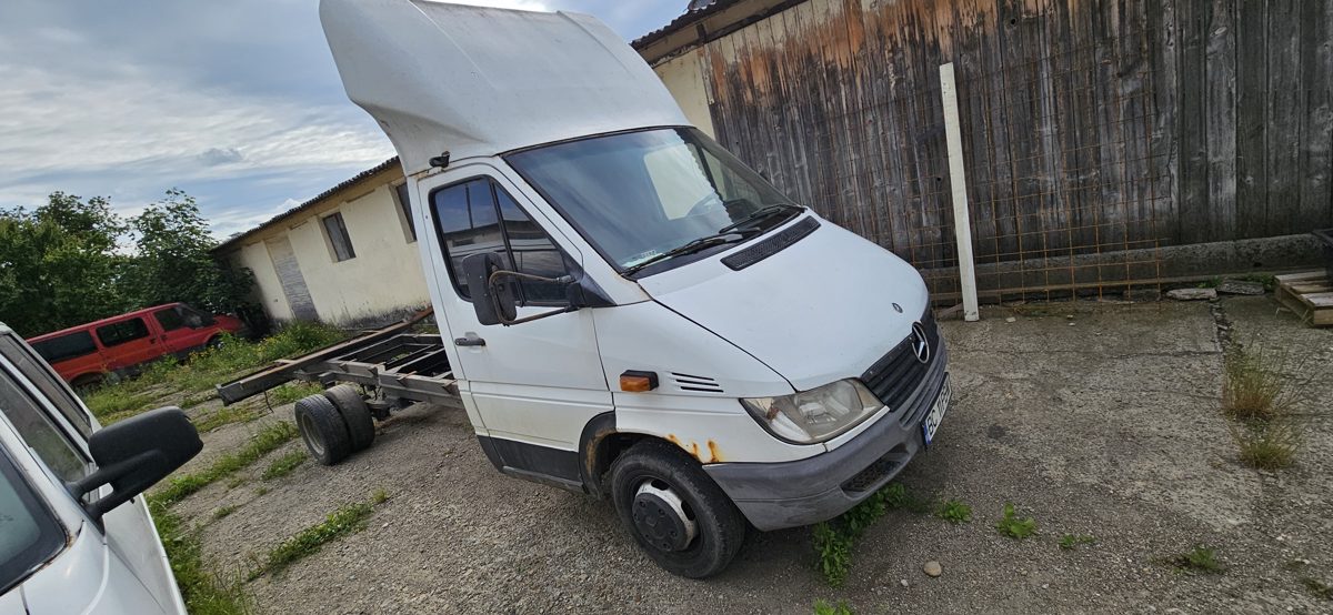 marca Mercedes-Benz model SPRINTER 413 CDI 904 1