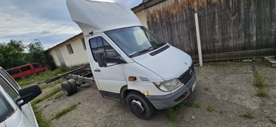 marca Mercedes-Benz model SPRINTER 413 CDI 904