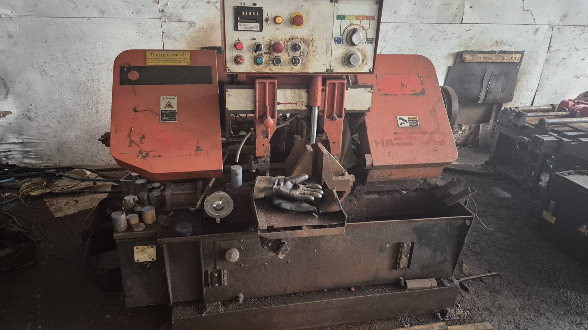 FIERASTRAU CU BANDA SI AVANSARE AUTOMATA, MARCA AMADA 250, NR DOC FNX 4002 1