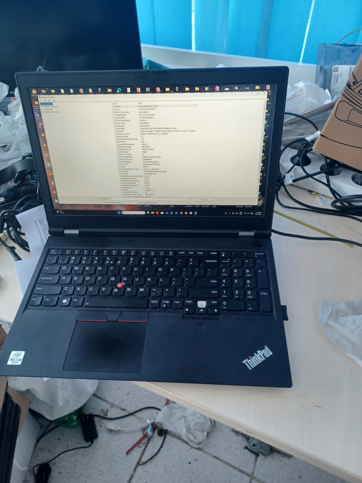 Laptop marca LENOVO, model 20STS0KK00 1